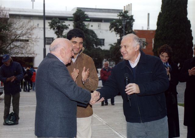 el Cónsul adjunto de España en Rosario, Don Luis Cacho de la Calzada, Don Sandalio Monreal y el Intendente Municipal, Ingeniero Miguel Liftchiz